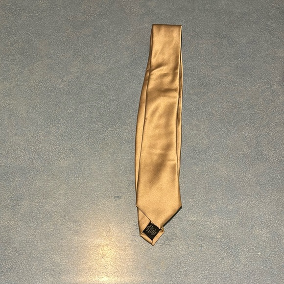 jf j.ferrar Other - J. Ferrar- gold tie